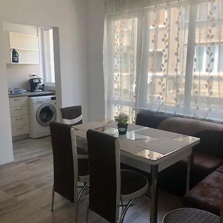 Апартамент В Центъра На Града На Десет Минути От Плажа. Burgas City