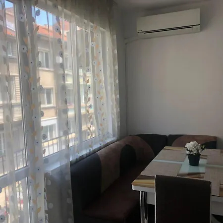 Апартамент В Центъра На Града На Десет Минути От Плажа. Burgas City